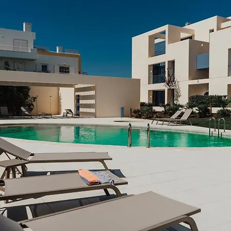 Modern 2br With Pool, Gym & Garden *