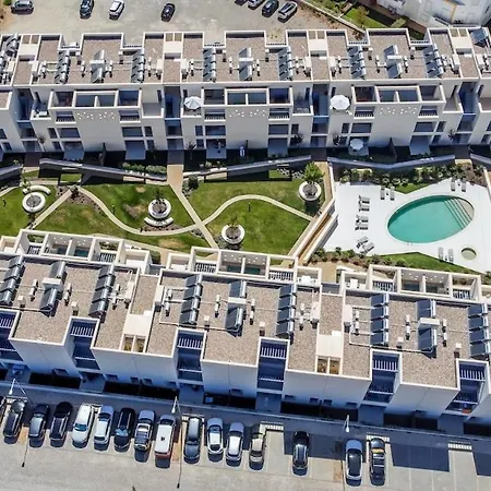 Modern 2br With Pool, Gym & Garden Tavira