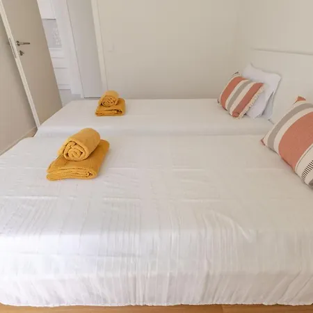 Modern 2br With Pool, Gym & Garden Appartement *