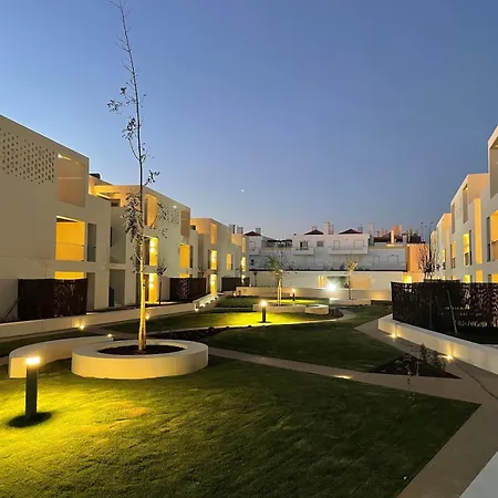 Modern 2br With Pool, Gym & Garden Appartement *