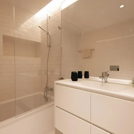 Modern 2br With Pool, Gym & Garden Apartamento