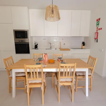 Modern 2br With Pool, Gym & Garden Apartamento Tavira
