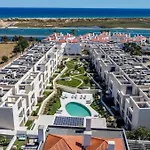 Modern 2br With Pool, Gym & Garden